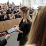 23.05.2016 Kielce. Sesja Sejmiku Województwa Świętokrzyskiego podczas której m.in wręczono stypendia dla  młodych sportowców. / Jarosław Kubalski / Radio Kielce