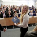 23.05.2016 Kielce. Sesja Sejmiku Województwa Świętokrzyskiego podczas której m.in wręczono stypendia dla  młodych sportowców. / Jarosław Kubalski / Radio Kielce