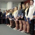 23.05.2016 Kielce. Sesja Sejmiku Województwa Świętokrzyskiego podczas której m.in wręczono stypendia dla  młodych sportowców. / Jarosław Kubalski / Radio Kielce