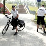 26.05.2016 Kielce. Policjanci patrolują na elektrycznych rowerach okolice Zalewu. / Jarosław Kubalski / Radio Kielce