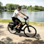 26.05.2016 Kielce. Policjanci patrolują na elektrycznych rowerach okolice Zalewu. / Jarosław Kubalski / Radio Kielce