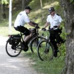 26.05.2016 Kielce. Policjanci patrolują na elektrycznych rowerach okolice Zalewu. / Jarosław Kubalski / Radio Kielce