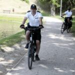 26.05.2016 Kielce. Policjanci patrolują na elektrycznych rowerach okolice Zalewu. / Jarosław Kubalski / Radio Kielce