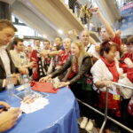 27.05.2016 Kolonia. Niemcy. Kibice na Lanxess Arena przed meczami o trzecie , drugie i pierwsze miejsce. / Jarosław Kubalski / Radio Kielce