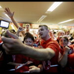 27.05.2016 Kolonia. Niemcy. Kibice na Lanxess Arena przed meczami o trzecie , drugie i pierwsze miejsce. / Jarosław Kubalski / Radio Kielce