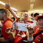 27.05.2016 Kolonia. Niemcy. Kibice na Lanxess Arena przed meczami o trzecie , drugie i pierwsze miejsce. / Jarosław Kubalski / Radio Kielce