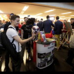 27.05.2016 Kolonia. Niemcy. Kibice na Lanxess Arena przed meczami o trzecie , drugie i pierwsze miejsce. / Jarosław Kubalski / Radio Kielce