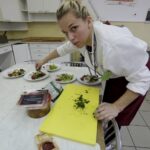 31.05.2016 Kielce. Kulinarna część konkursu dla hufców OHP "Europa da się lubić" . Uczestnicy przygotowywali potrawy z różnych rejonów Europy. / Jarosław Kubalski / Radio Kielce