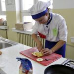 31.05.2016 Kielce. Kulinarna część konkursu dla hufców OHP "Europa da się lubić" . Uczestnicy przygotowywali potrawy z różnych rejonów Europy. / Jarosław Kubalski / Radio Kielce