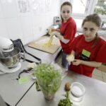 31.05.2016 Kielce. Kulinarna część konkursu dla hufców OHP "Europa da się lubić" . Uczestnicy przygotowywali potrawy z różnych rejonów Europy. / Jarosław Kubalski / Radio Kielce