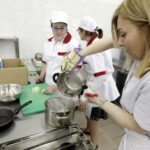 31.05.2016 Kielce. Kulinarna część konkursu dla hufców OHP "Europa da się lubić" . Uczestnicy przygotowywali potrawy z różnych rejonów Europy. / Jarosław Kubalski / Radio Kielce