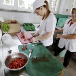 31.05.2016 Kielce. Kulinarna część konkursu dla hufców OHP "Europa da się lubić" . Uczestnicy przygotowywali potrawy z różnych rejonów Europy. / Jarosław Kubalski / Radio Kielce