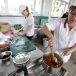 31.05.2016 Kielce. Kulinarna część konkursu dla hufców OHP "Europa da się lubić" . Uczestnicy przygotowywali potrawy z różnych rejonów Europy. / Jarosław Kubalski / Radio Kielce