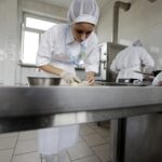 31.05.2016 Kielce. Kulinarna część konkursu dla hufców OHP "Europa da się lubić" . Uczestnicy przygotowywali potrawy z różnych rejonów Europy. / Jarosław Kubalski / Radio Kielce