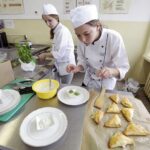 31.05.2016 Kielce. Kulinarna część konkursu dla hufców OHP "Europa da się lubić" . Uczestnicy przygotowywali potrawy z różnych rejonów Europy. / Jarosław Kubalski / Radio Kielce