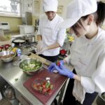 31.05.2016 Kielce. Kulinarna część konkursu dla hufców OHP "Europa da się lubić" . Uczestnicy przygotowywali potrawy z różnych rejonów Europy. / Jarosław Kubalski / Radio Kielce