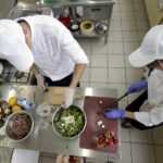 31.05.2016 Kielce. Kulinarna część konkursu dla hufców OHP "Europa da się lubić" . Uczestnicy przygotowywali potrawy z różnych rejonów Europy. / Jarosław Kubalski / Radio Kielce