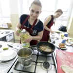 31.05.2016 Kielce. Kulinarna część konkursu dla hufców OHP "Europa da się lubić" . Uczestnicy przygotowywali potrawy z różnych rejonów Europy. / Jarosław Kubalski / Radio Kielce