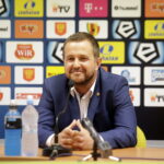 31.05.2016 Kielce. Nowy trener Korony Kielce Tomasz Wilman podczas konferencji prasowej. / Jarosław Kubalski / Radio Kielce