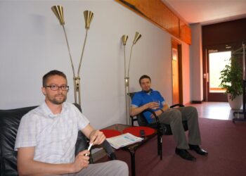 25.05.2016 Na każdą pogodę. Przemysław Kowalczyk z WUP w Kielcach oraz Szczepan Bogucki z JobSystems GmBH / Karol Żak / Radio Kielce