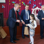 14.5.2016 Winnica, Ukraina. Rozdanie świadectw w polskiej szkole w Winnicy. / Stanisław Blinstrub / Radio Kielce