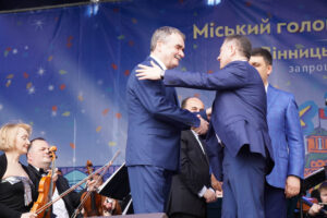 14.5.2016 Winnica, Ukraina. Prezydent Kielc Wojciech Lubawski odebrał najwyższe odznaczenie Ukrainy - Order Księcia Jarosława Mądrego. / Stanisław Blinstrub / Radio Kielce