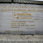 01.05.2016 Obchody Dnia Ludzi Pracy zorganizowane przez "Solidarność". Złożenie kwiatów na skwerze imienia Stefana Żeromskiego przed tablicą upamiętniającą powstanie związku / Wojciech Habdas / Radio Kielce