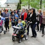 06.05.2016. Ulicami Kielc przeszedł marsz, będący częścią obchodów Dnia Godności Osób z Niepełnosprawnością / Wojciech Habdas / Radio Kielce