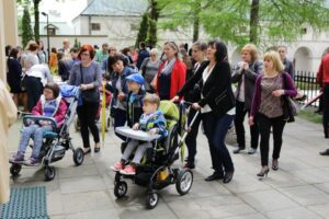 06.05.2016. Ulicami Kielc przeszedł marsz, będący częścią obchodów Dnia Godności Osób z Niepełnosprawnością / Wojciech Habdas / Radio Kielce