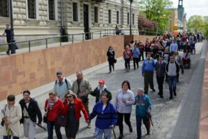 06.05.2016. Ulicami Kielc przeszedł marsz, będący częścią obchodów Dnia Godności Osób z Niepełnosprawnością / Wojciech Habdas / Radio Kielce