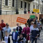 06.05.2016. Ulicami Kielc przeszedł marsz, będący częścią obchodów Dnia Godności Osób z Niepełnosprawnością / Wojciech Habdas / Radio Kielce