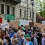 06.05.2016. Ulicami Kielc przeszedł marsz, będący częścią obchodów Dnia Godności Osób z Niepełnosprawnością / Wojciech Habdas / Radio Kielce