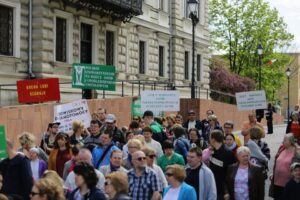 06.05.2016. Ulicami Kielc przeszedł marsz, będący częścią obchodów Dnia Godności Osób z Niepełnosprawnością / Wojciech Habdas / Radio Kielce