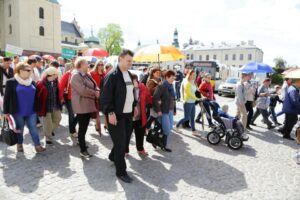 06.05.2016. Ulicami Kielc przeszedł marsz, będący częścią obchodów Dnia Godności Osób z Niepełnosprawnością / Wojciech Habdas / Radio Kielce