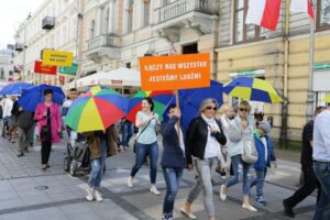 06.05.2016. Ulicami Kielc przeszedł marsz, będący częścią obchodów Dnia Godności Osób z Niepełnosprawnością / Wojciech Habdas / Radio Kielce