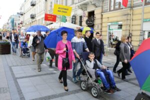 06.05.2016. Ulicami Kielc przeszedł marsz, będący częścią obchodów Dnia Godności Osób z Niepełnosprawnością / Wojciech Habdas / Radio Kielce