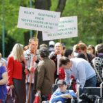 06.05.2016. Ulicami Kielc przeszedł marsz, będący częścią obchodów Dnia Godności Osób z Niepełnosprawnością / Wojciech Habdas / Radio Kielce