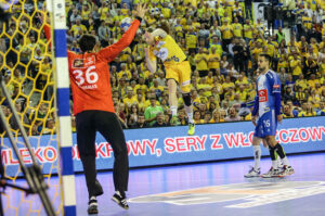 8.5.2016 Kielce. Fragment meczu Vive Tauron Kielce - Orlen Wisła Płock. / Wojciech Habdas / Radio Kielce