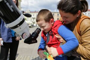 09.05.2016. Na placu Artystów można oglądać tranzyt Merkurego / Wojciech Habdas / Radio Kielce