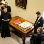 10.5.2016 Kielce. Wyższe Seminarium Duchowne. Chrzest i jego dziedzictwo. Konferencja z okazji rocznicy 1050-lecia chrztu. Antyfonarz Miechowski / Wojciech Habdas / Radio Kielce