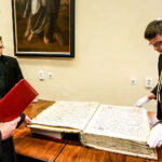 10.5.2016 Kielce. Wyższe Seminarium Duchowne. Chrzest i jego dziedzictwo. Konferencja z okazji rocznicy 1050-lecia chrztu. Antyfonarz Miechowski / Wojciech Habdas / Radio Kielce