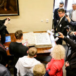 10.5.2016 Kielce. Wyższe Seminarium Duchowne. Chrzest i jego dziedzictwo. Konferencja z okazji rocznicy 1050-lecia chrztu. Antyfonarz Miechowski / Wojciech Habdas / Radio Kielce