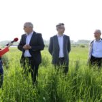 11.05.2016. Mieszkańcy Nowego Korczyna protestują przeciwko jednemu z wariantów budowy obwodnicy / Wojciech Habdas / Radio Kielce