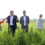 11.05.2016. Mieszkańcy Nowego Korczyna protestują przeciwko jednemu z wariantów budowy obwodnicy / Wojciech Habdas / Radio Kielce