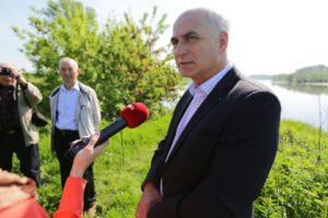 11.05.2016. Mieszkańcy Nowego Korczyna protestują przeciwko jednemu z wariantów budowy obwodnicy / Wojciech Habdas / Radio Kielce