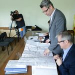 11.05.2016. Spotkanie z mieszkańcami Nowego Korczyna w sprawie budowy obwodnicy / Wojciech Habdas / Radio Kielce