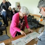 11.05.2016. Spotkanie z mieszkańcami Nowego Korczyna w sprawie budowy obwodnicy / Wojciech Habdas / Radio Kielce