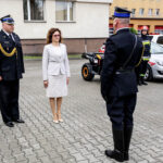 13.5.2016 Kielce. Miejskie Obchody Dnia Strażaka. Złożenie meldunku o gotowości do rozpoczęcia uroczystości Wojewodzie Świętokrzyskiemu Agacie Wojtyszek. / Wojciech Habdas / Radio Kielce