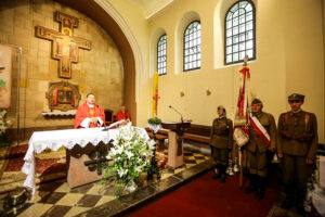 14.5.2016 Św. Katarzyna. Pomnik, poświęcony Polakom zamordowanym przez Niemców podczas II wojny światowej odsłonięto w Świętej Katarzynie. / Wojciech Habdas / Radio Kielce