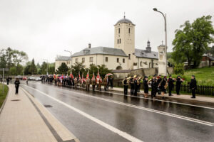 14.5.2016 Św. Katarzyna. Pomnik, poświęcony Polakom zamordowanym przez Niemców podczas II wojny światowej odsłonięto w Świętej Katarzynie. / Wojciech Habdas / Radio Kielce